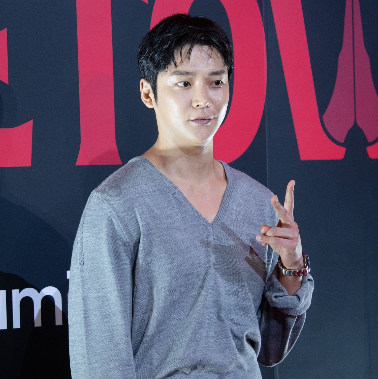 Behind-the-scenes cut of Rowoon