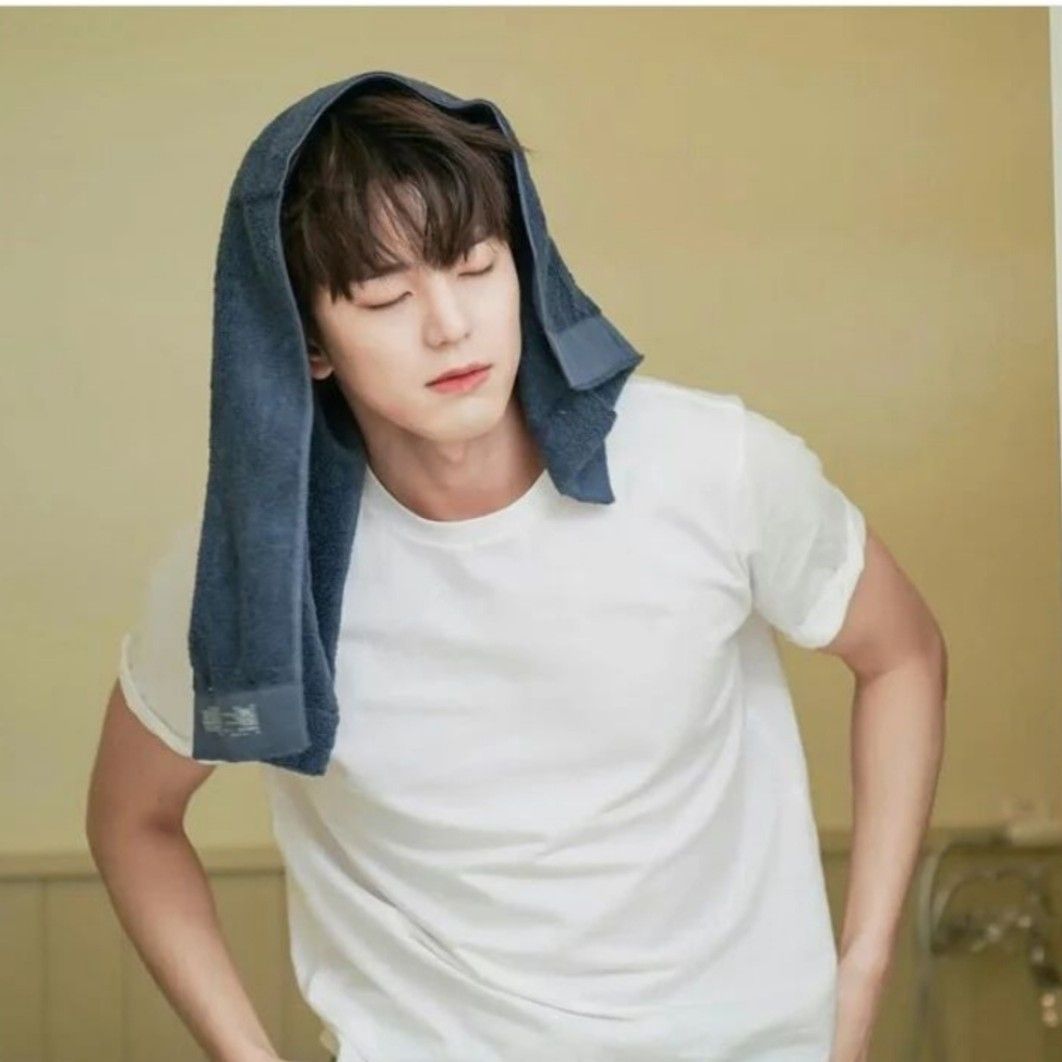 Behind-the-scenes cut of Kim Minkyu