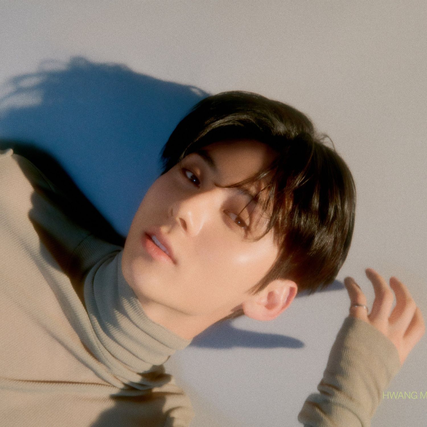 Behind-the-scenes cut of Hwang Minhyun