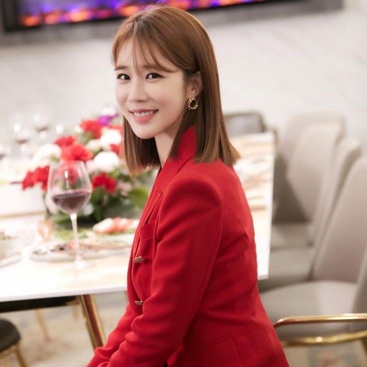 Behind-the-scenes cut of Yoo Inna