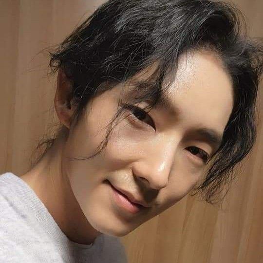 A moment captured by a fan of Lee Joongi