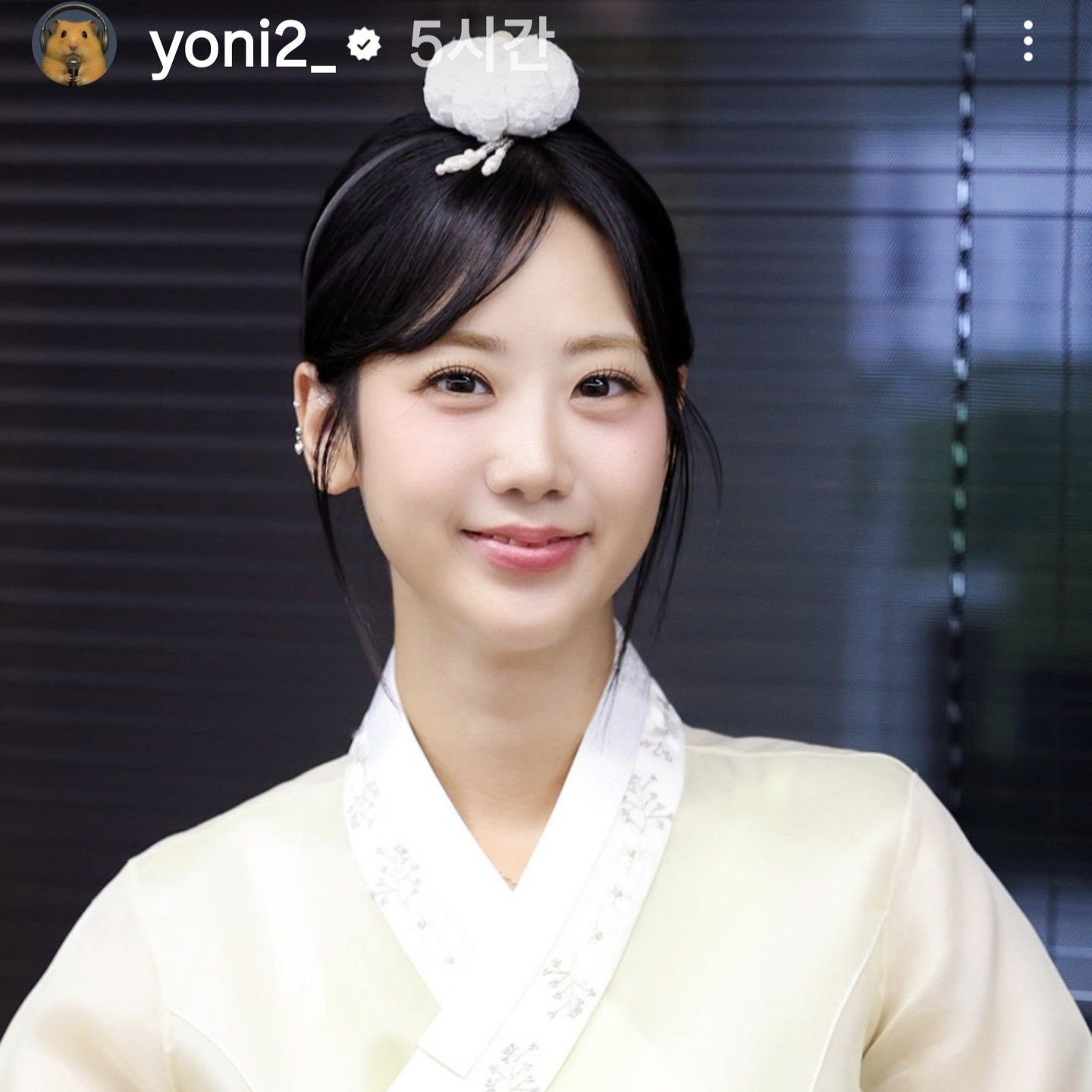 Behind-the-scenes cut of Kang Hyeyeon