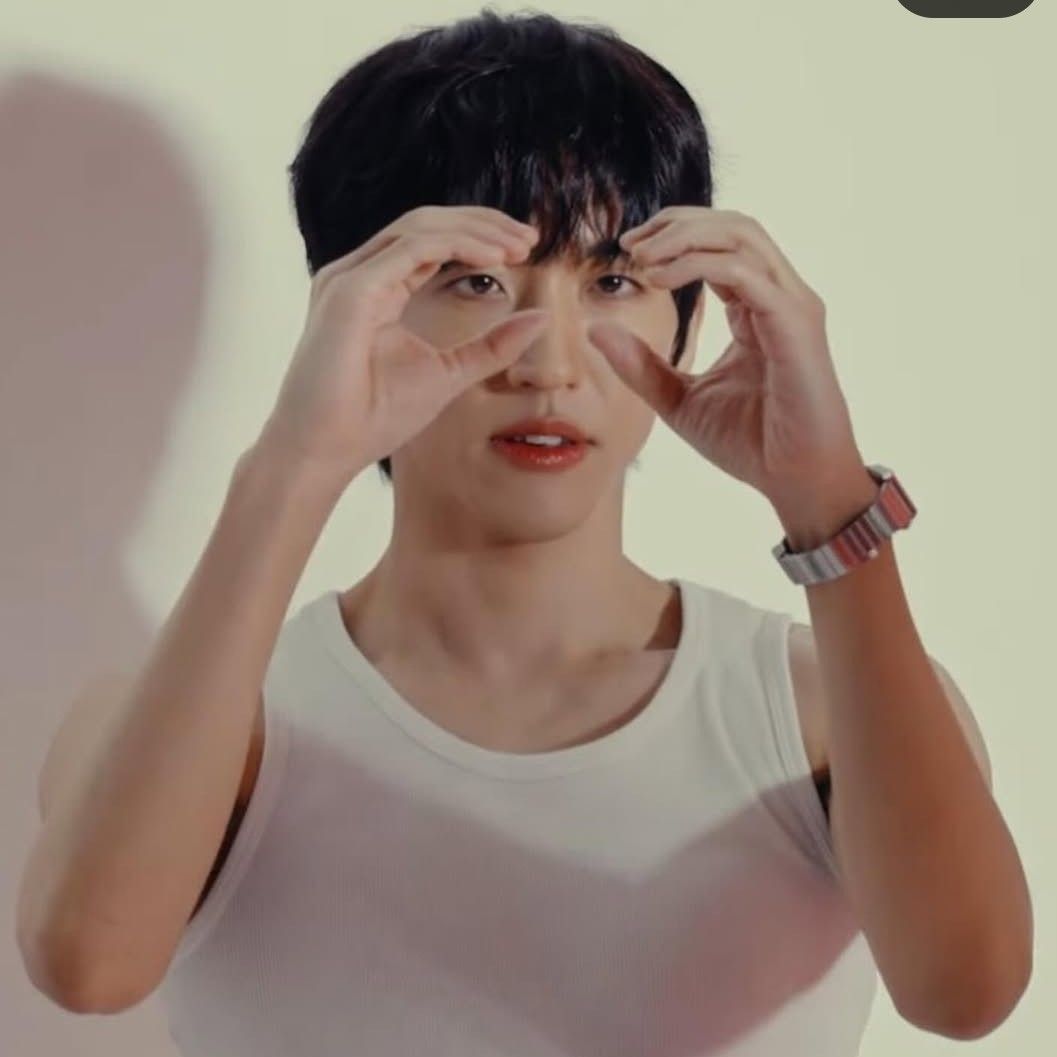 Behind-the-scenes cut of Lee Seungyoon