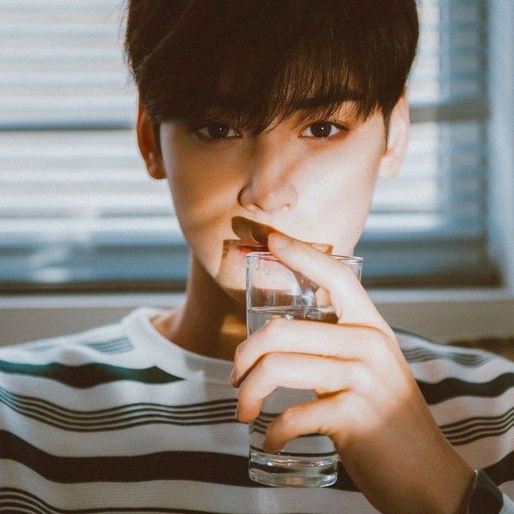 Recent activity shot of Cha Eunwoo