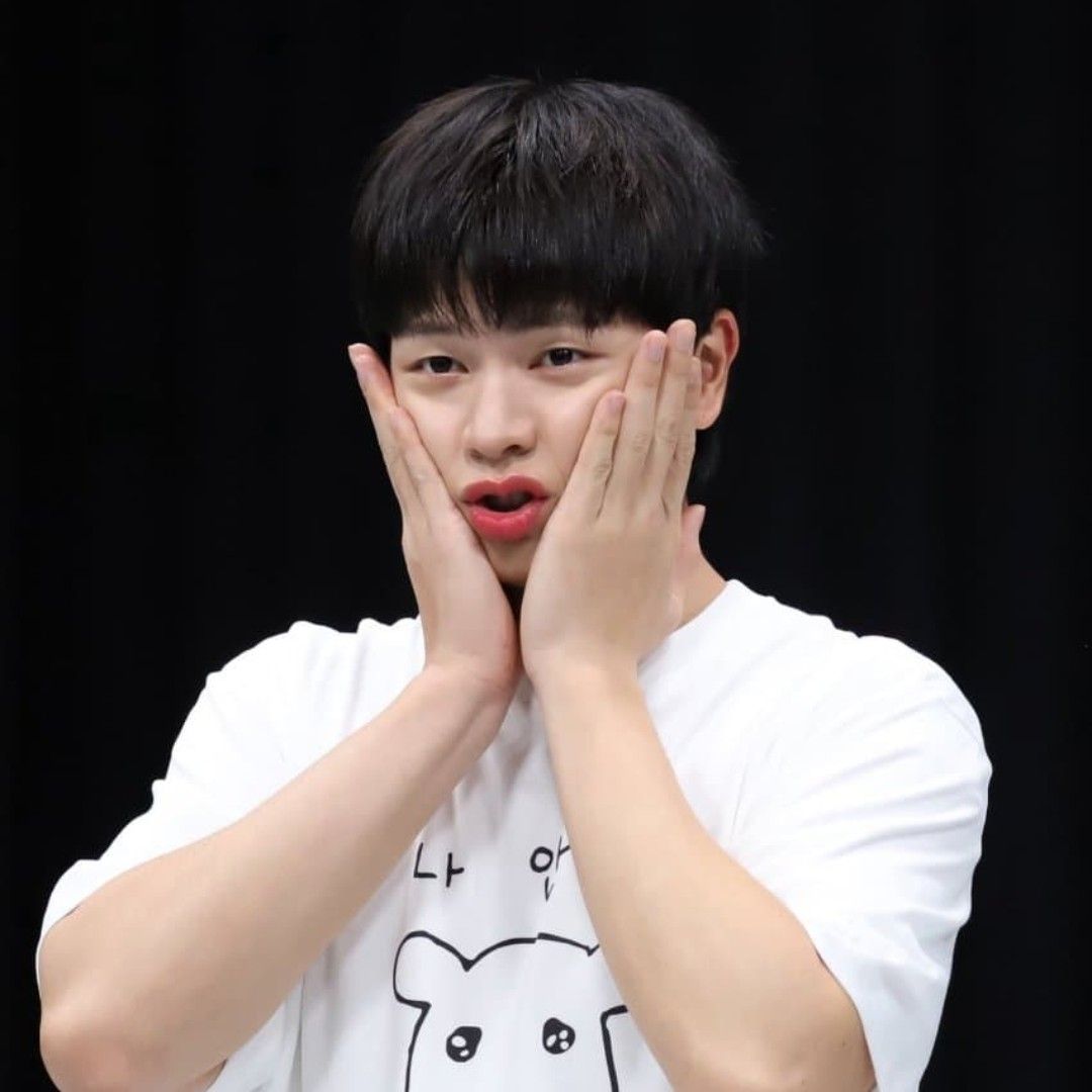 Latest photo of Yook Sungjae