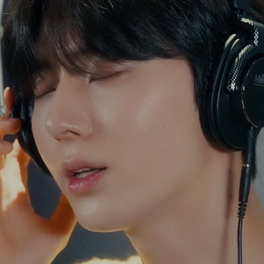 Recent activity shot of Hwang Minhyun