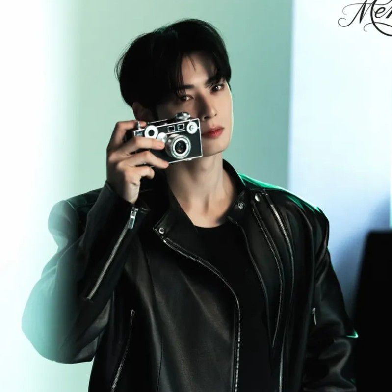 A moment captured by a fan of Cha Eunwoo