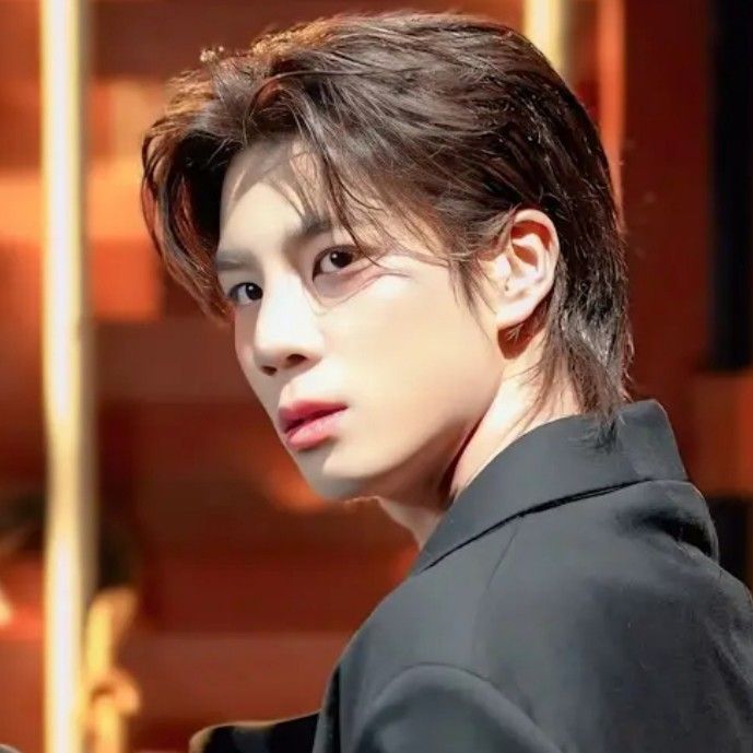 Behind-the-scenes cut of Jeong Dongwon