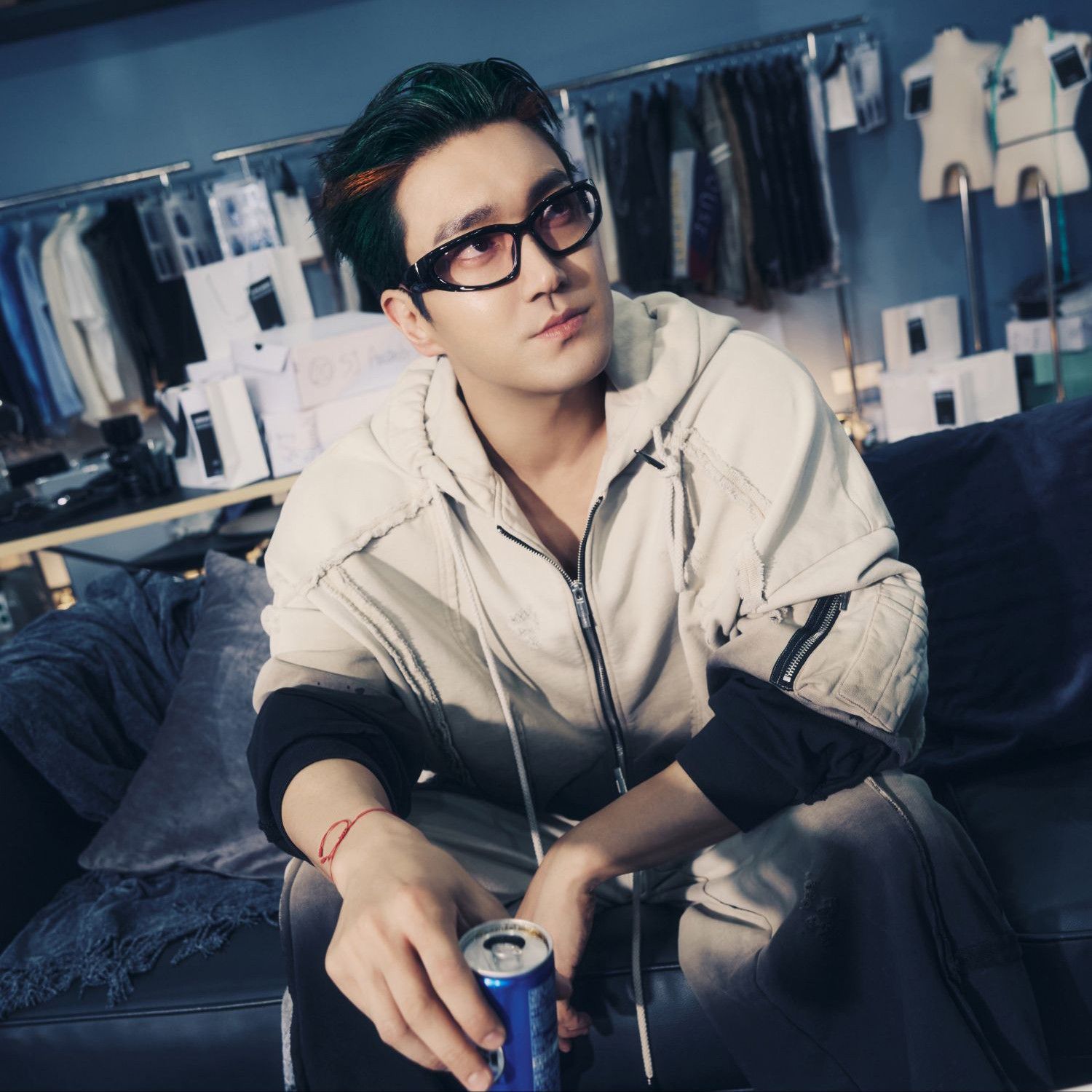Recent activity shot of Choi Siwon