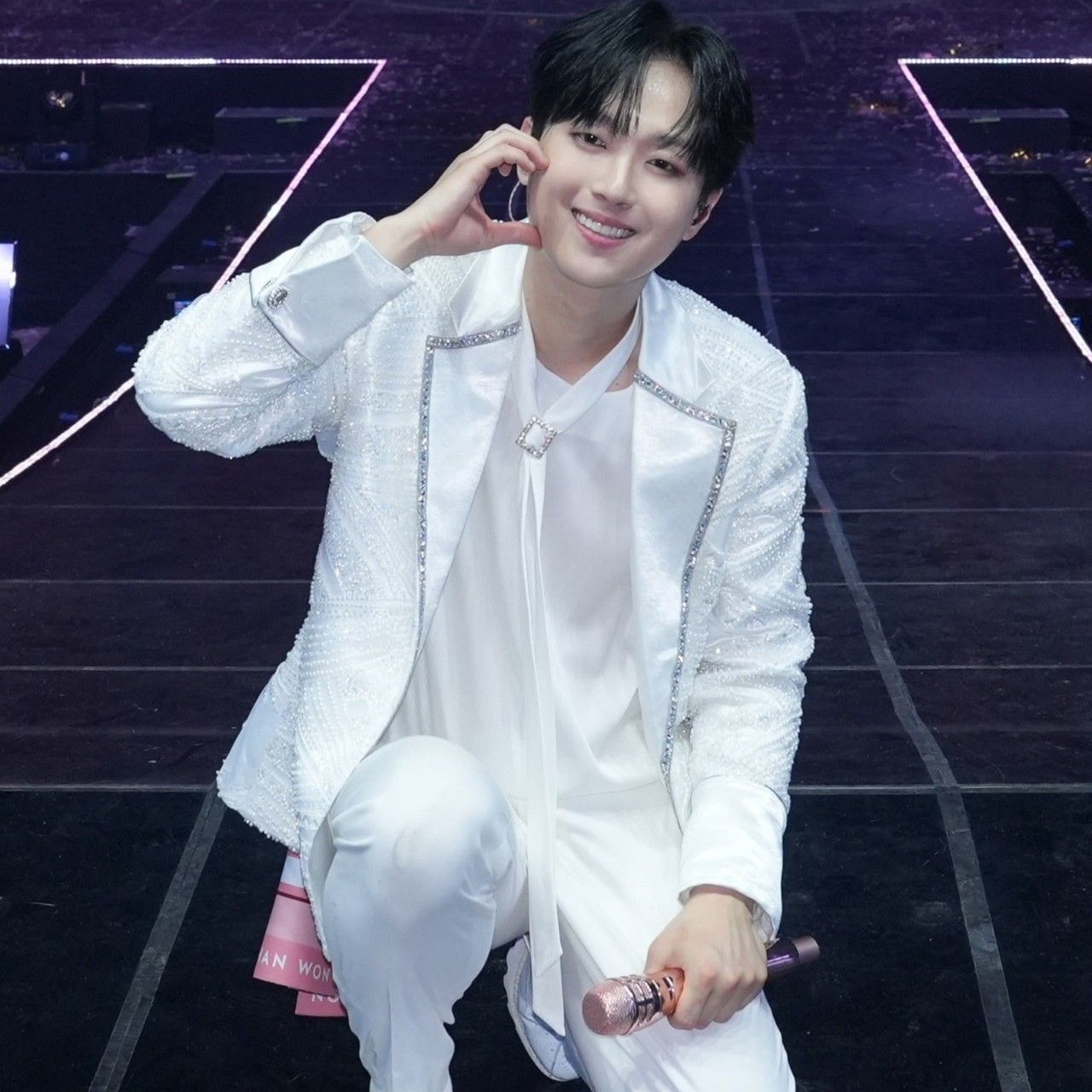 Behind-the-scenes cut of Lee Chanwon