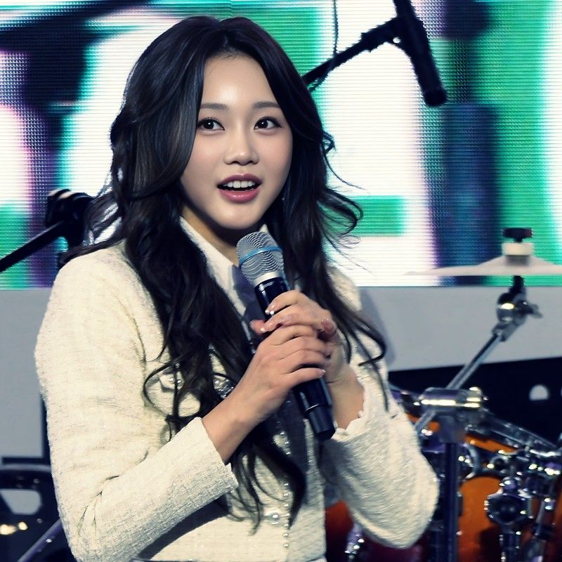 Behind-the-scenes cut of Hong Jiyoon