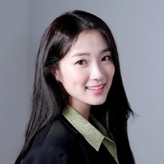 김혜윤 최근 활동샷