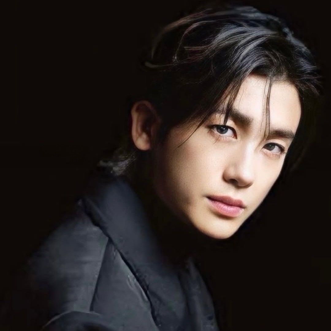 Foto kegiatan terbaru dari Park Hyungsik