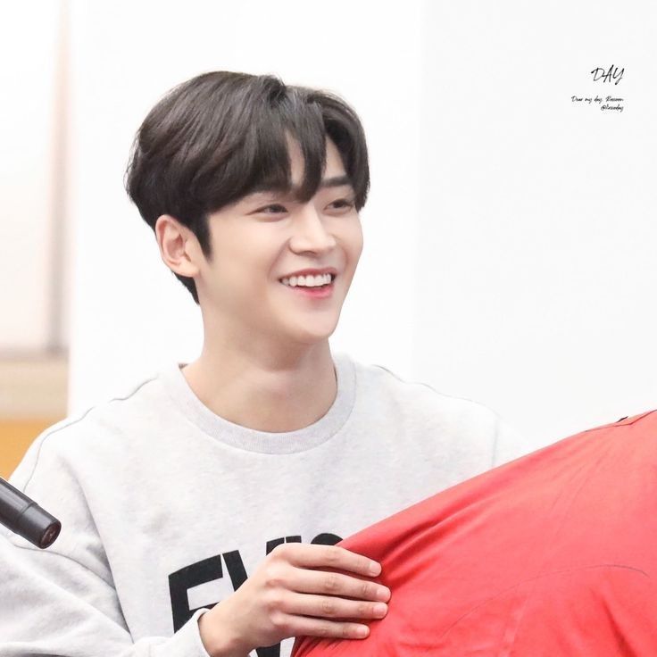 Behind-the-scenes cut of Rowoon