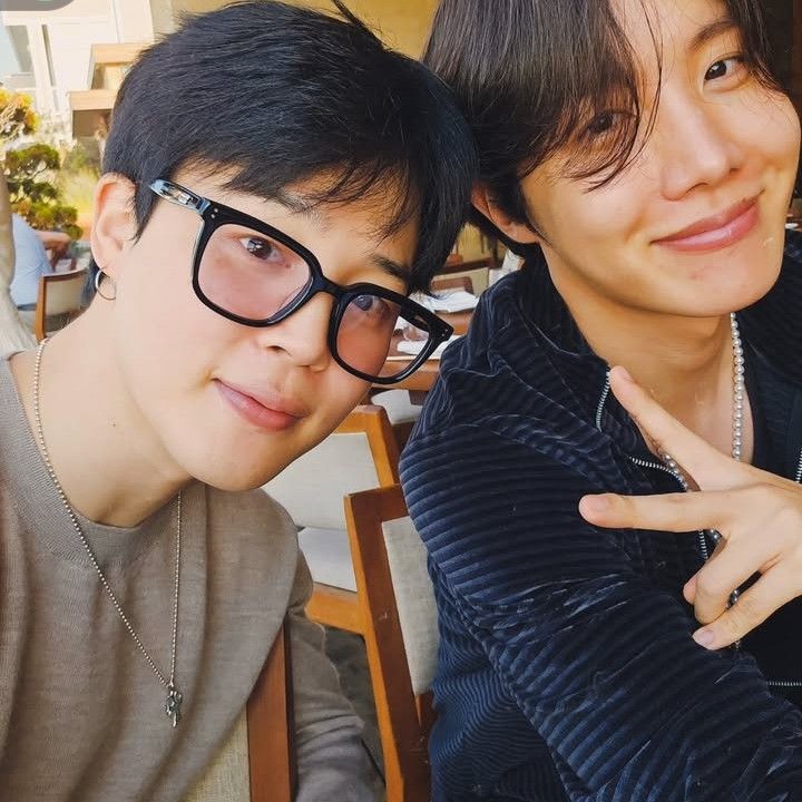 Behind-the-scenes cut of Ha Jimin