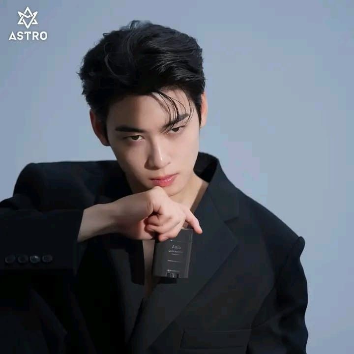 Recent activity shot of Cha Eunwoo