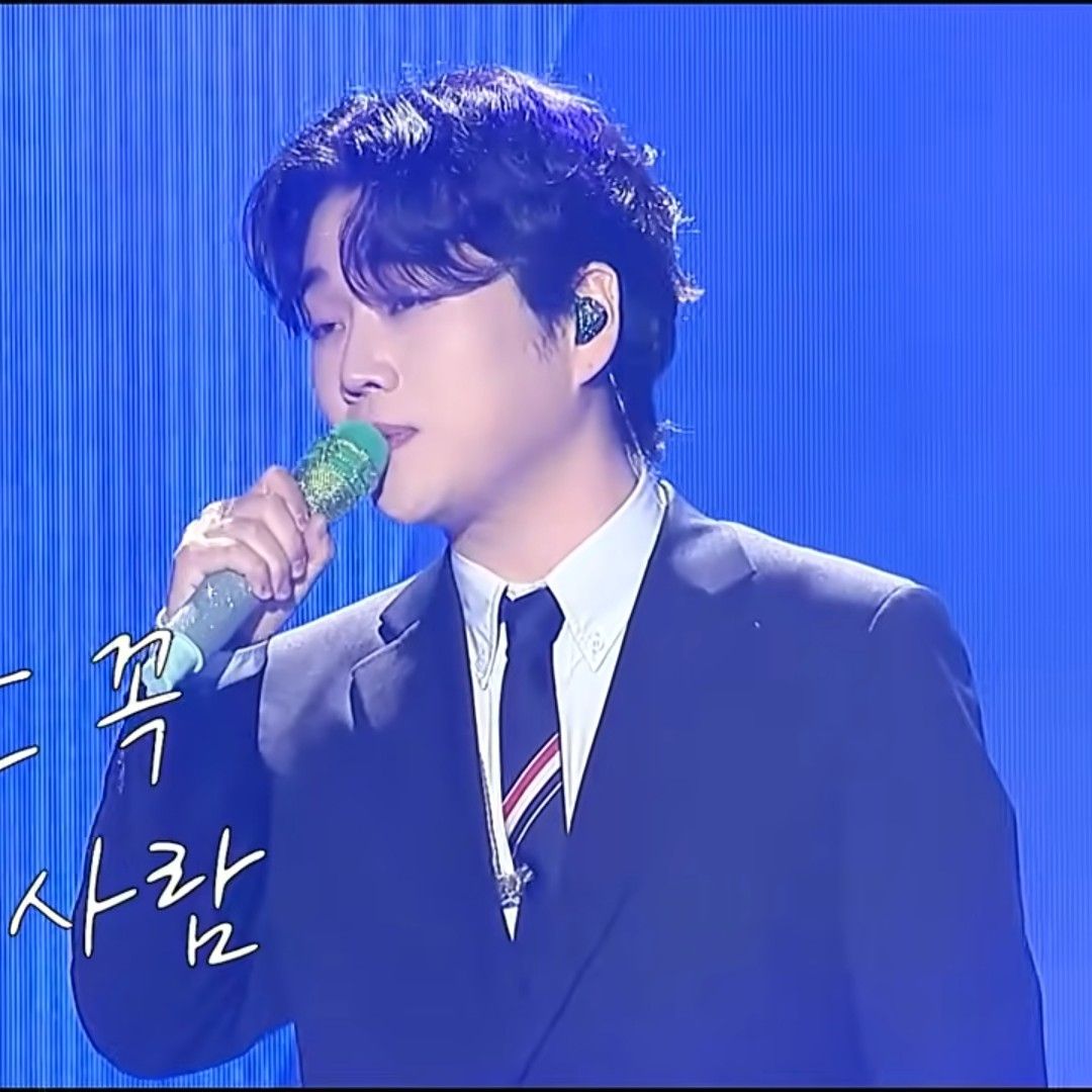 A moment captured by a fan of Hwang Youngwoong
