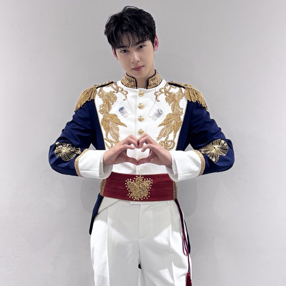 Behind-the-scenes cut of Cha Eunwoo