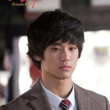 Foto kegiatan terbaru dari Kim Soohyun