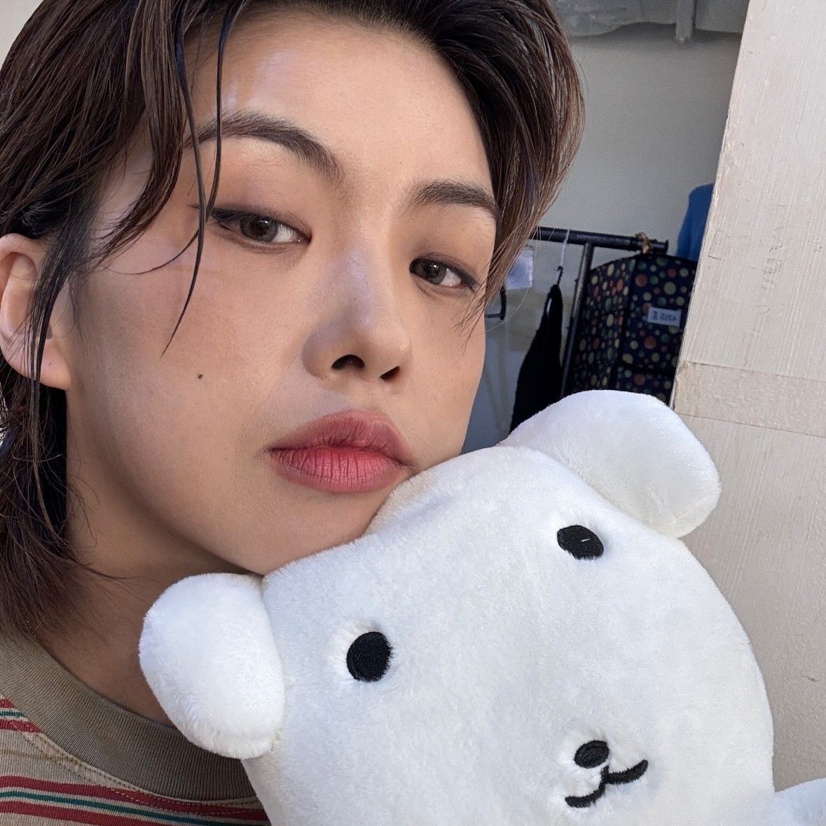 Behind-the-scenes cut of Aiki