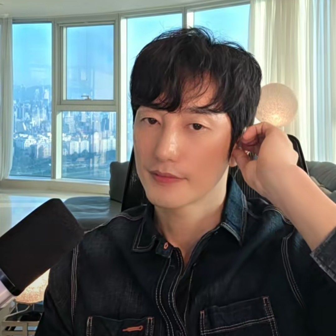 Behind-the-scenes cut of Park Sihoo
