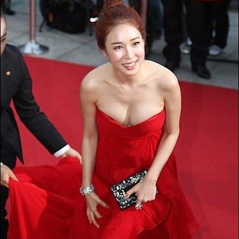 Behind-the-scenes cut of Yoo Inna