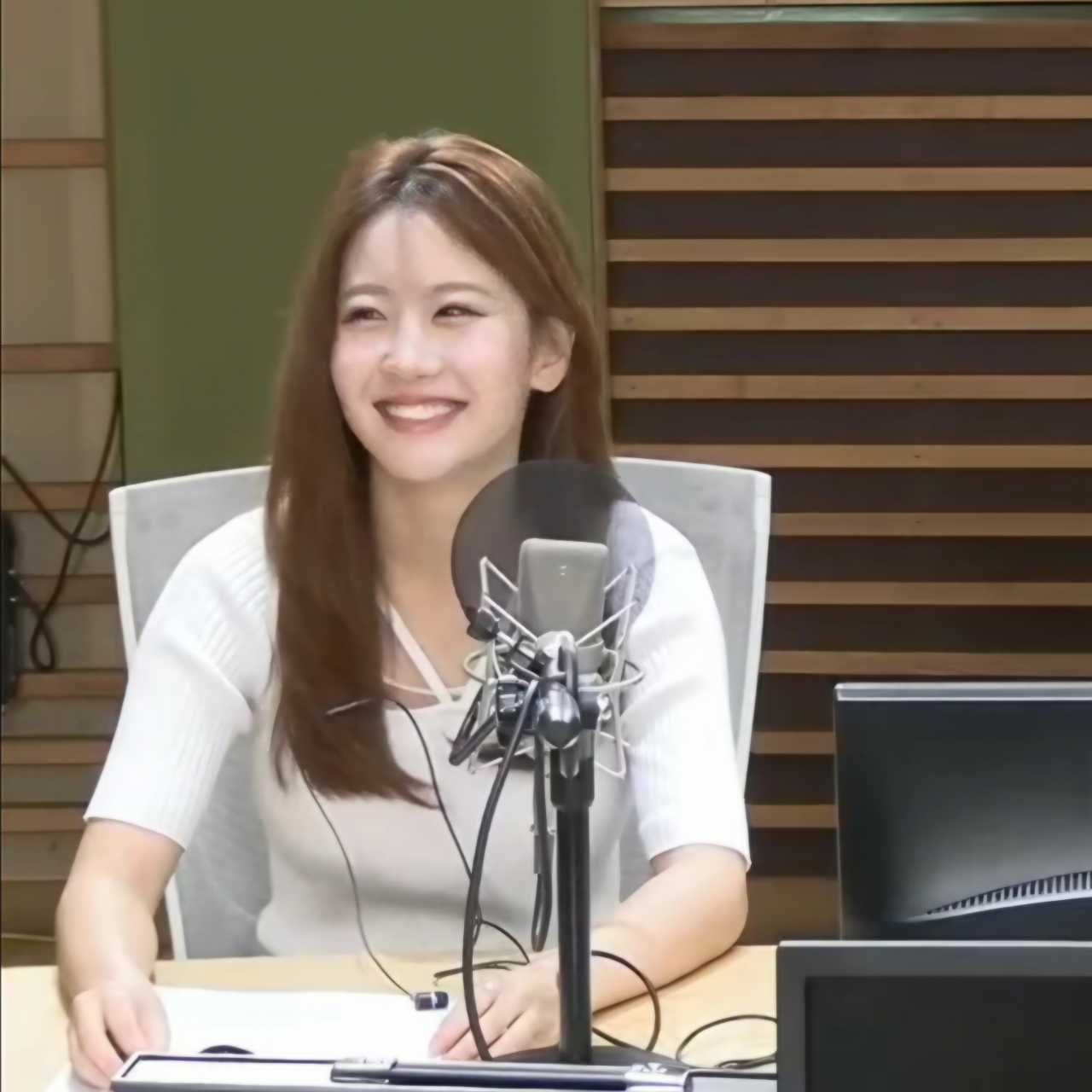 Behind-the-scenes cut of Oh Yujin