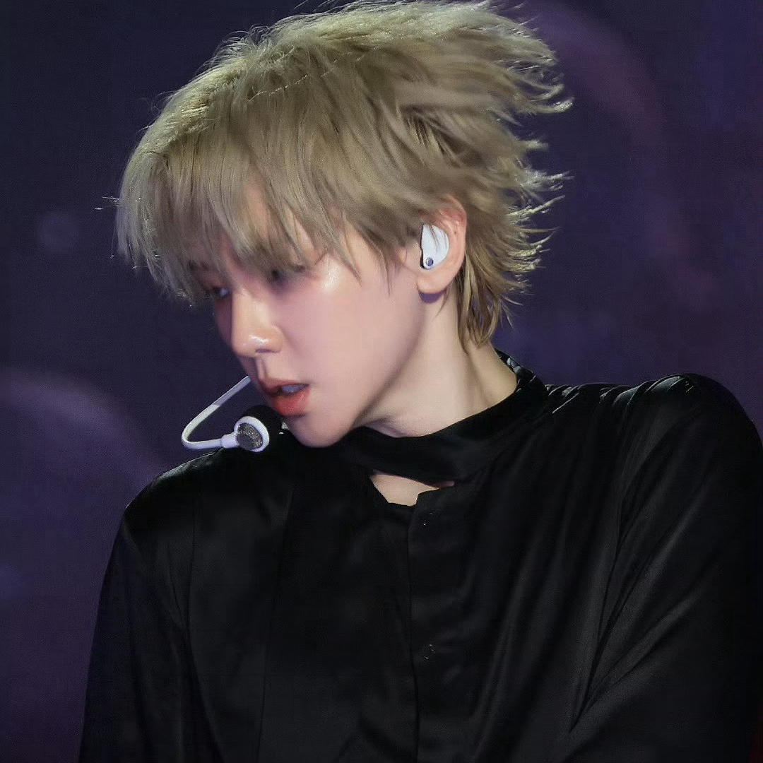 Behind-the-scenes cut of Baekhyun
