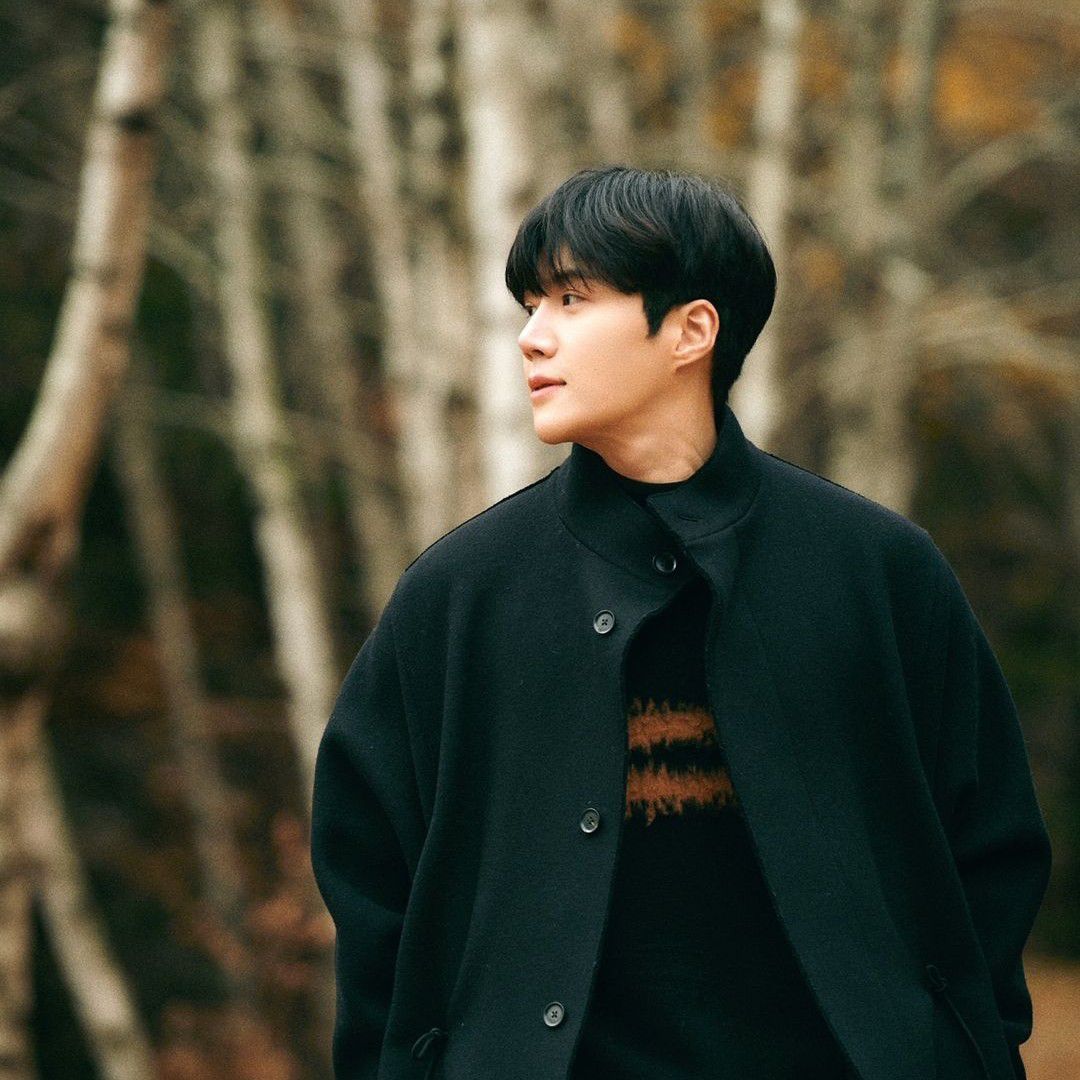 粉絲拍下的金宣虎瞬間