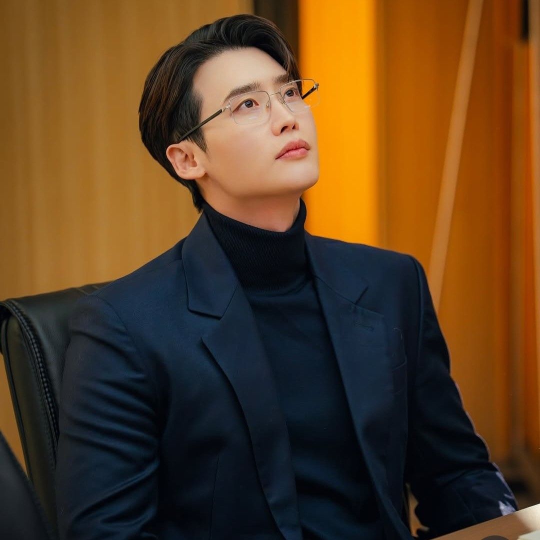A moment captured by a fan of Lee Jongsuk
