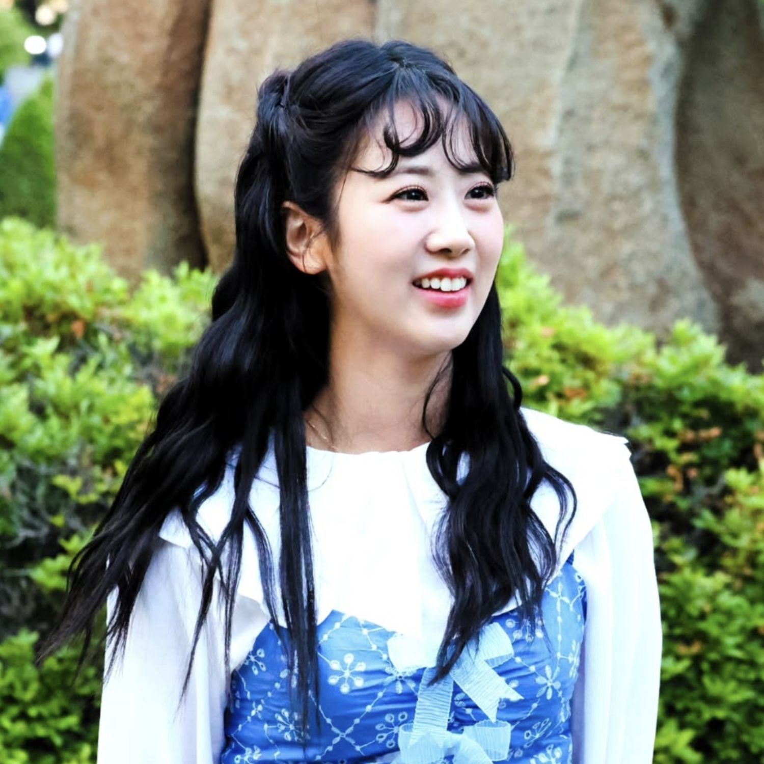 Behind-the-scenes cut of Kang Hyeyeon