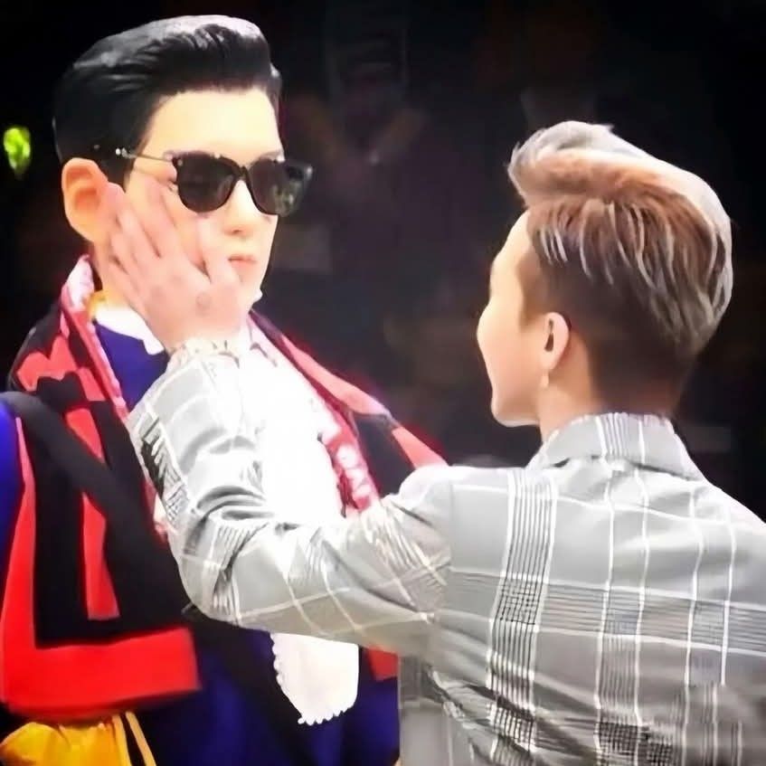 A moment captured by a fan of T.O.P