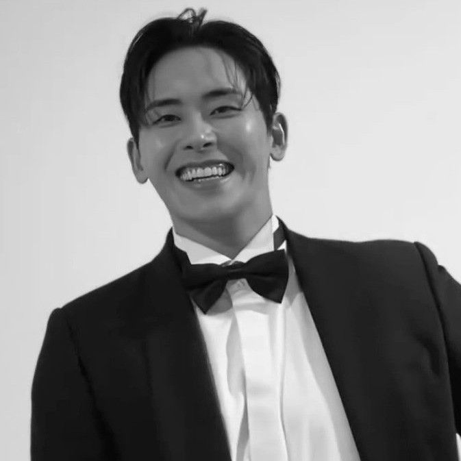 Behind-the-scenes cut of Hoya