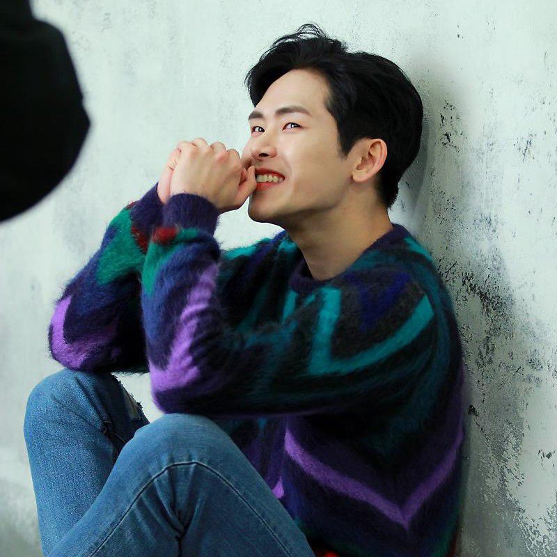 Behind-the-scenes cut of Hoya