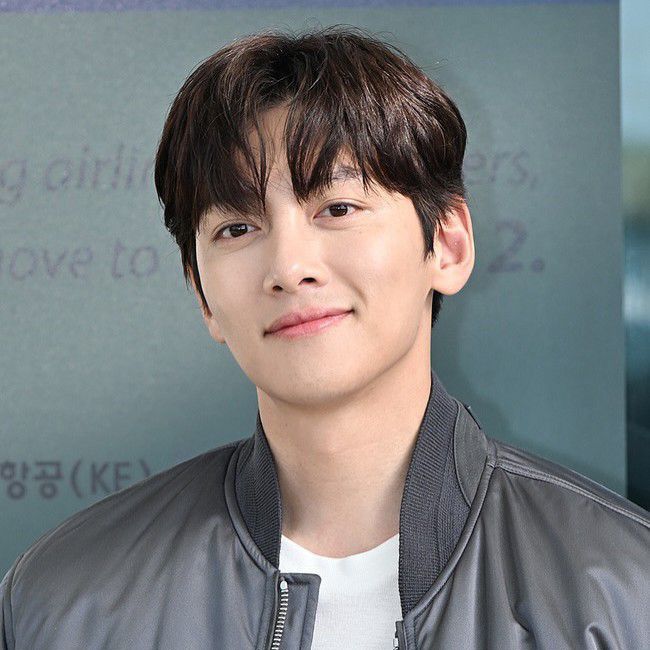 粉丝拍下的池昌旭瞬间