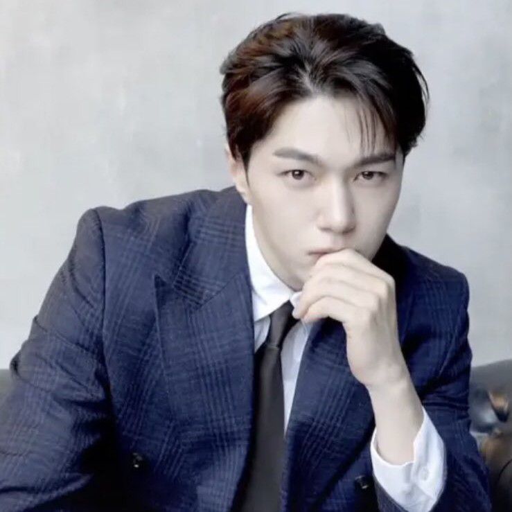 Latest photo of Kim Myungsoo (L)