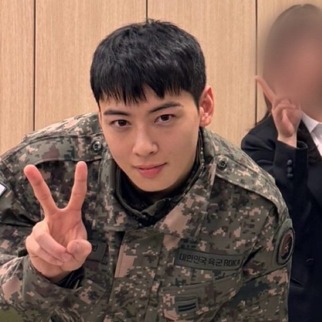 Foto terbaru dari Cha Eunwoo