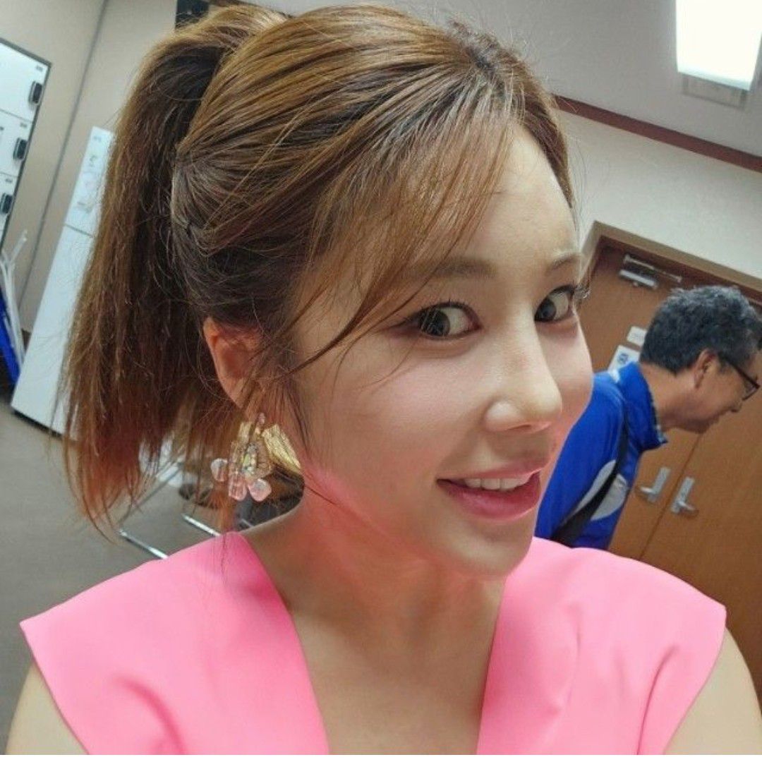 Behind-the-scenes cut of Kim Soyou