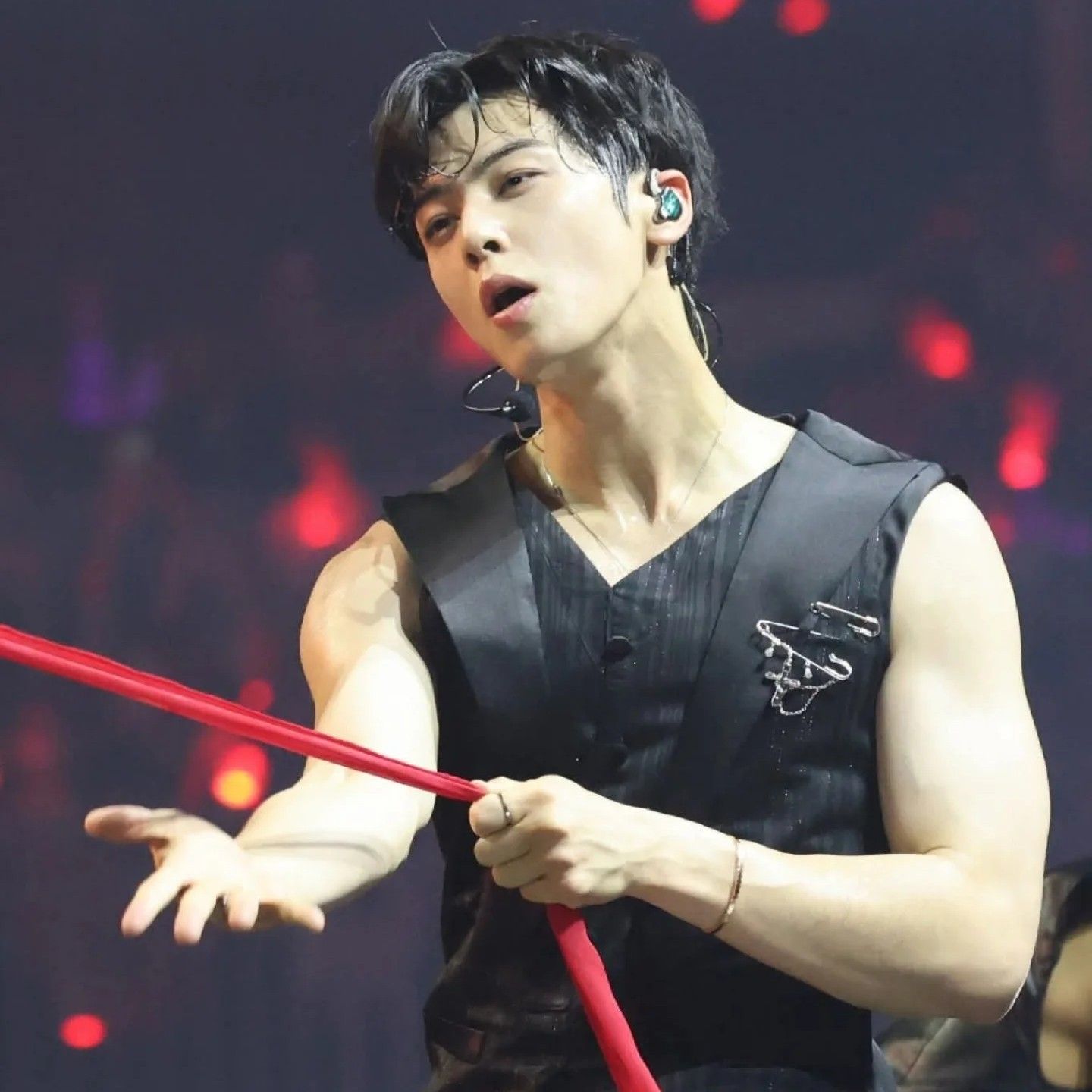 Behind-the-scenes cut of Cha Eunwoo