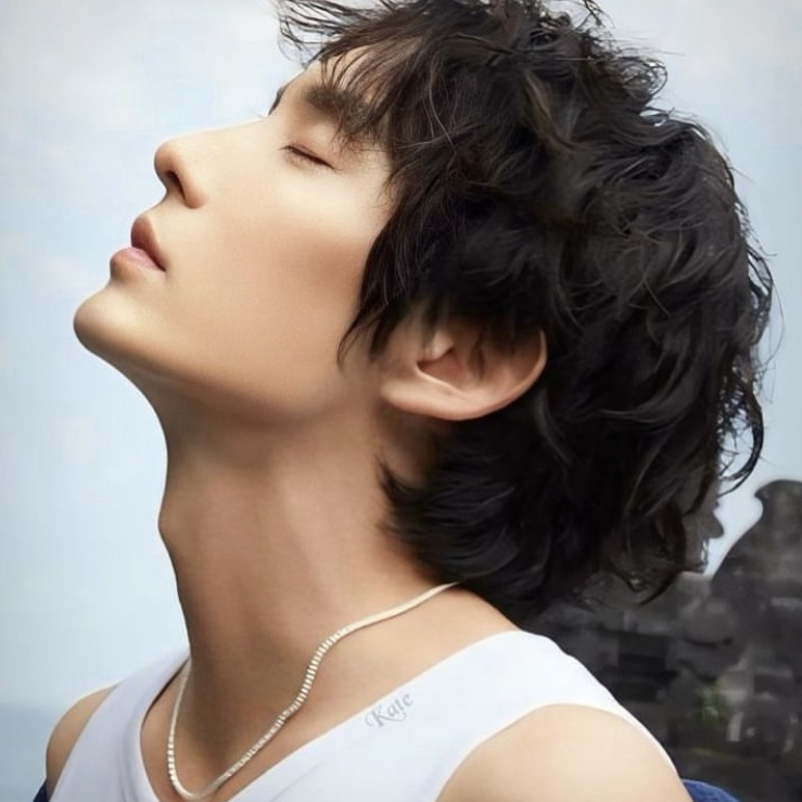 Behind-the-scenes cut of Lee Joongi