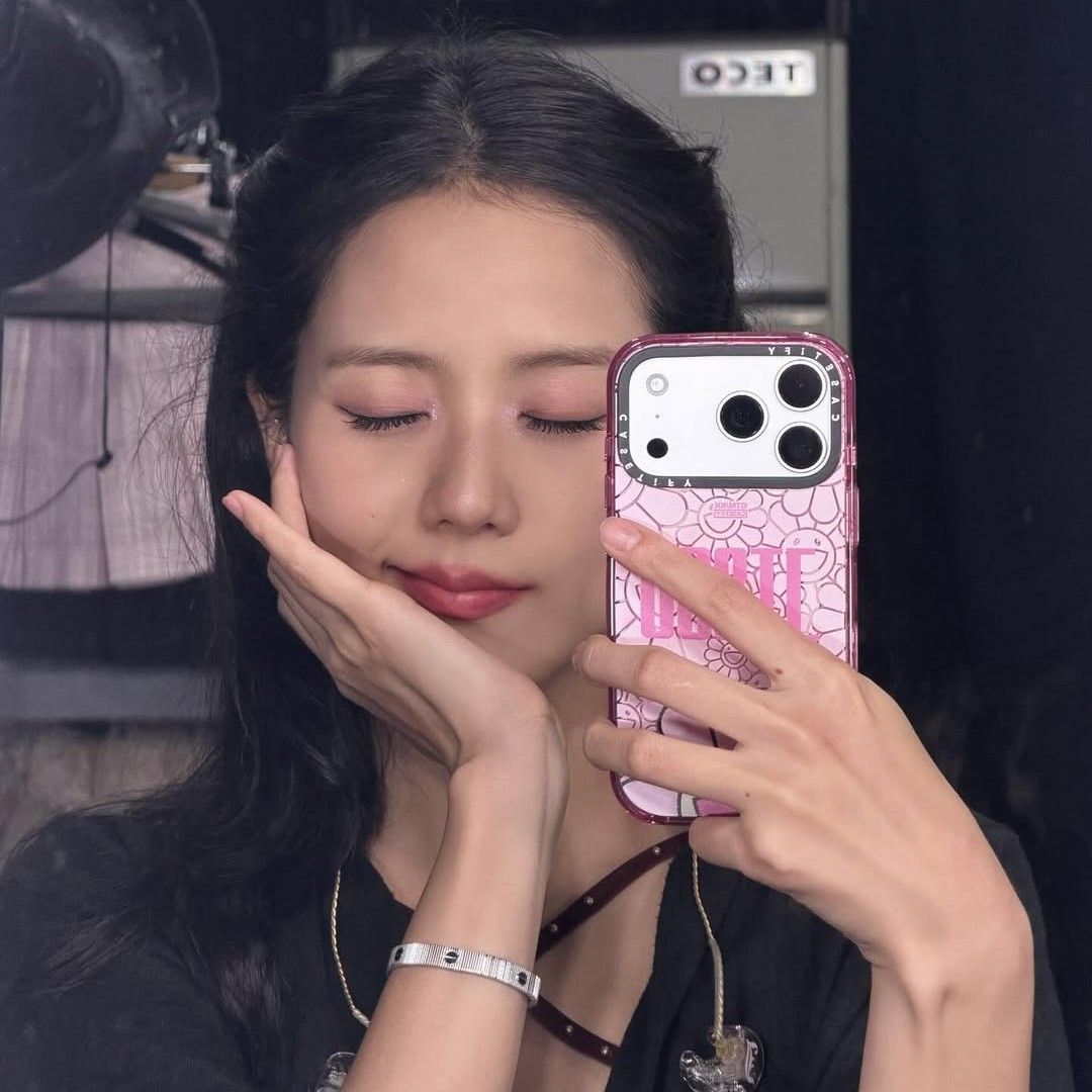 Recent activity shot of Jisoo (1995)