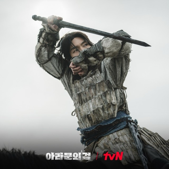 Behind-the-scenes cut of Lee Joongi