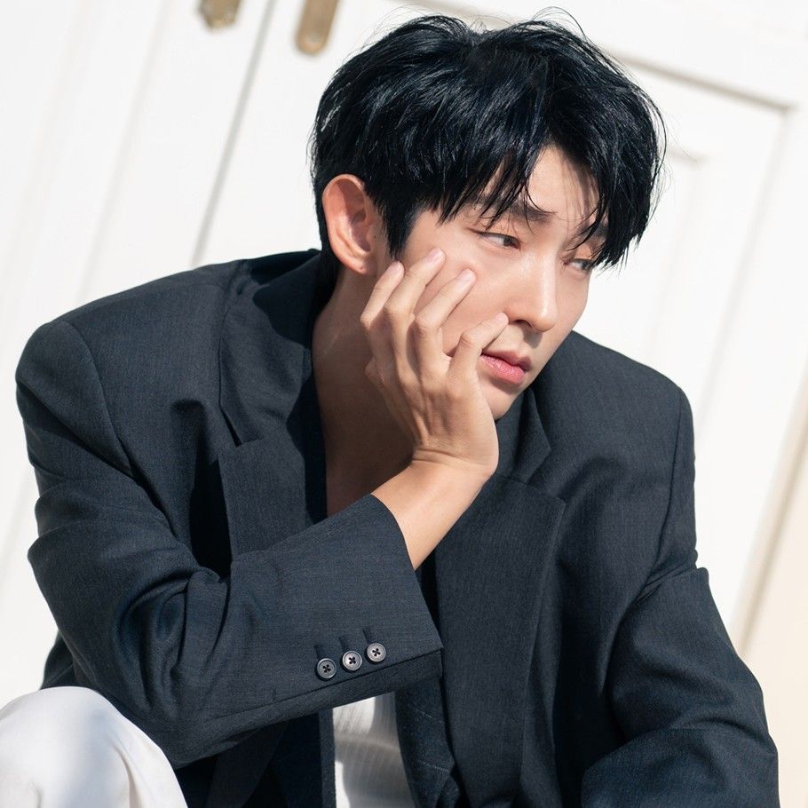 Latest photo of Lee Joongi