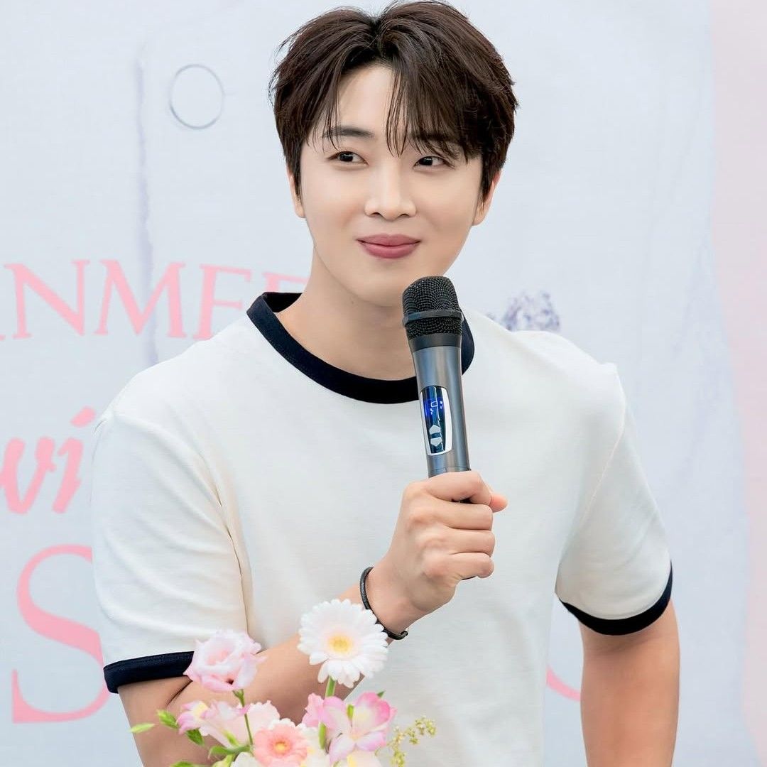 Behind-the-scenes cut of Hwang Yunsung