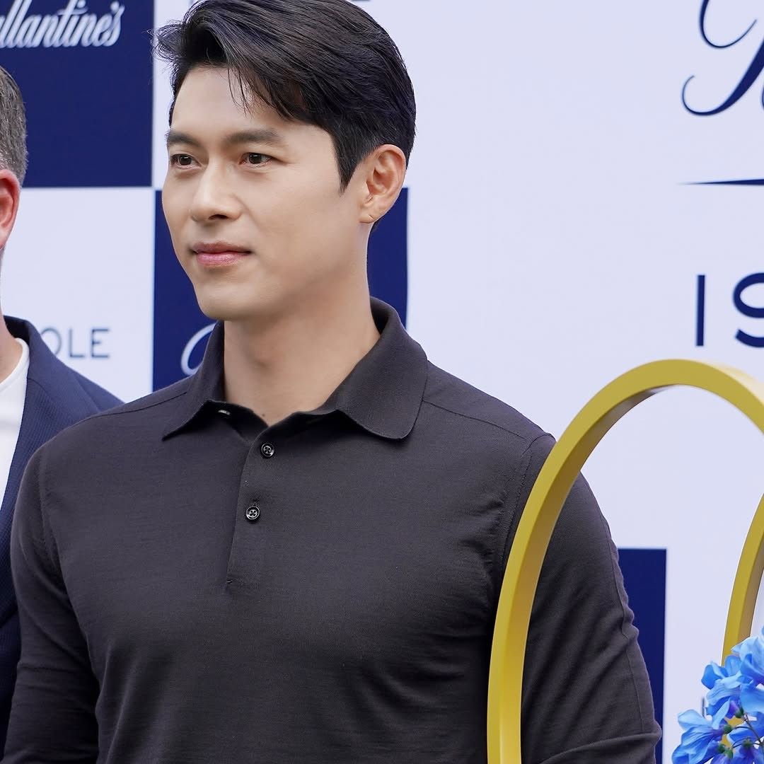 Momen yang diabadikan oleh penggemar Hyun Bin