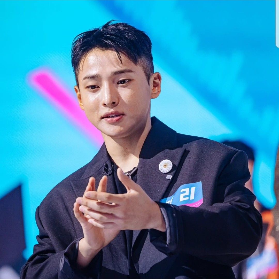 A moment captured by a fan of Seong Ri