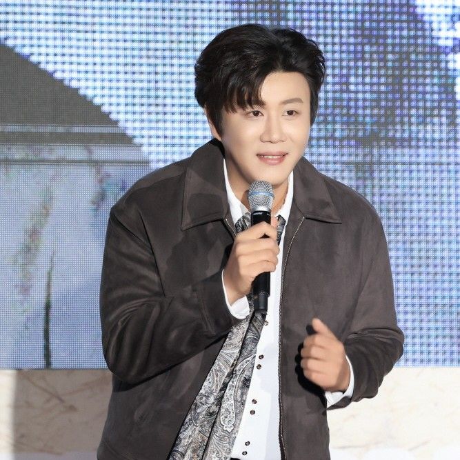 진해성의 비하인드 컷