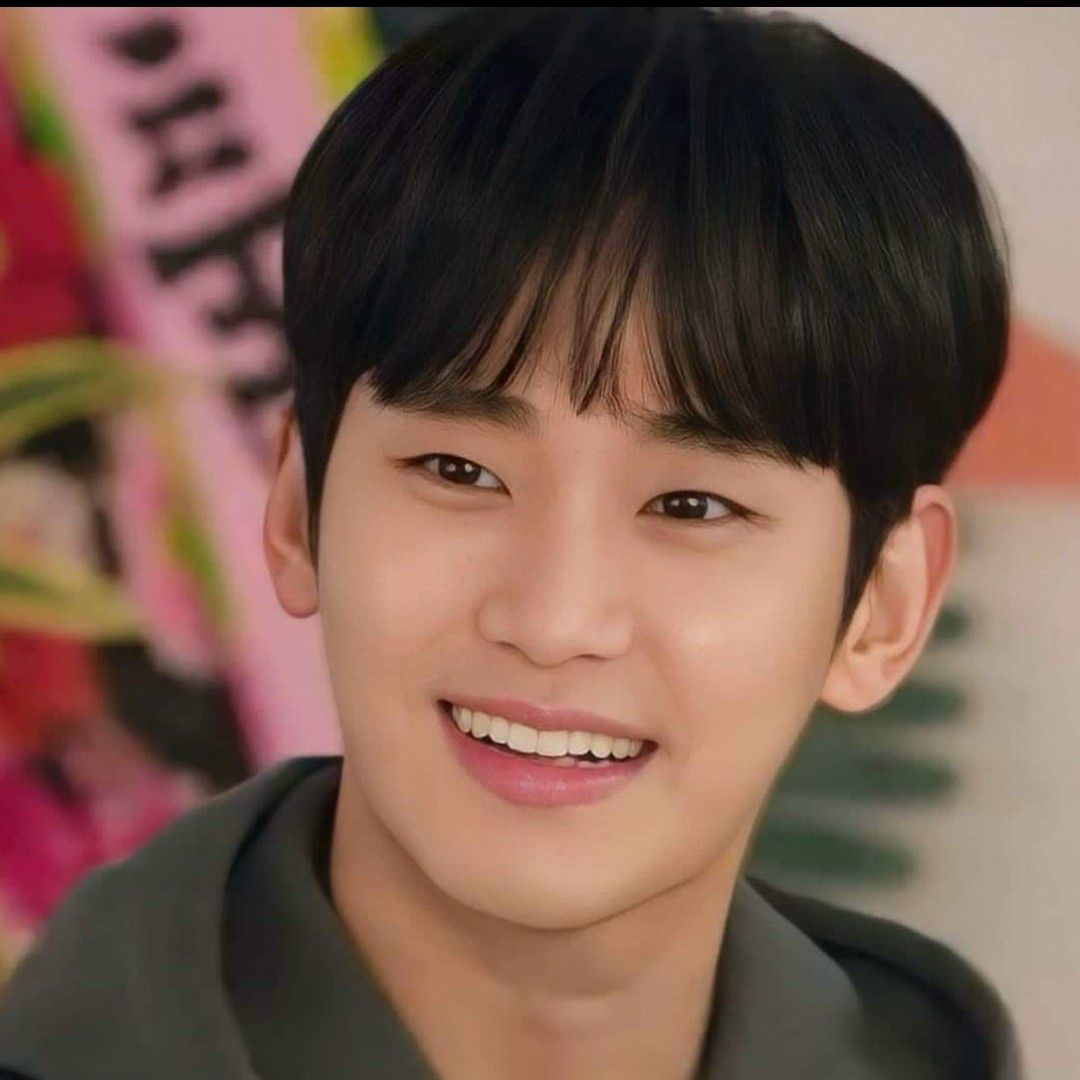 Foto kegiatan terbaru dari Kim Soohyun