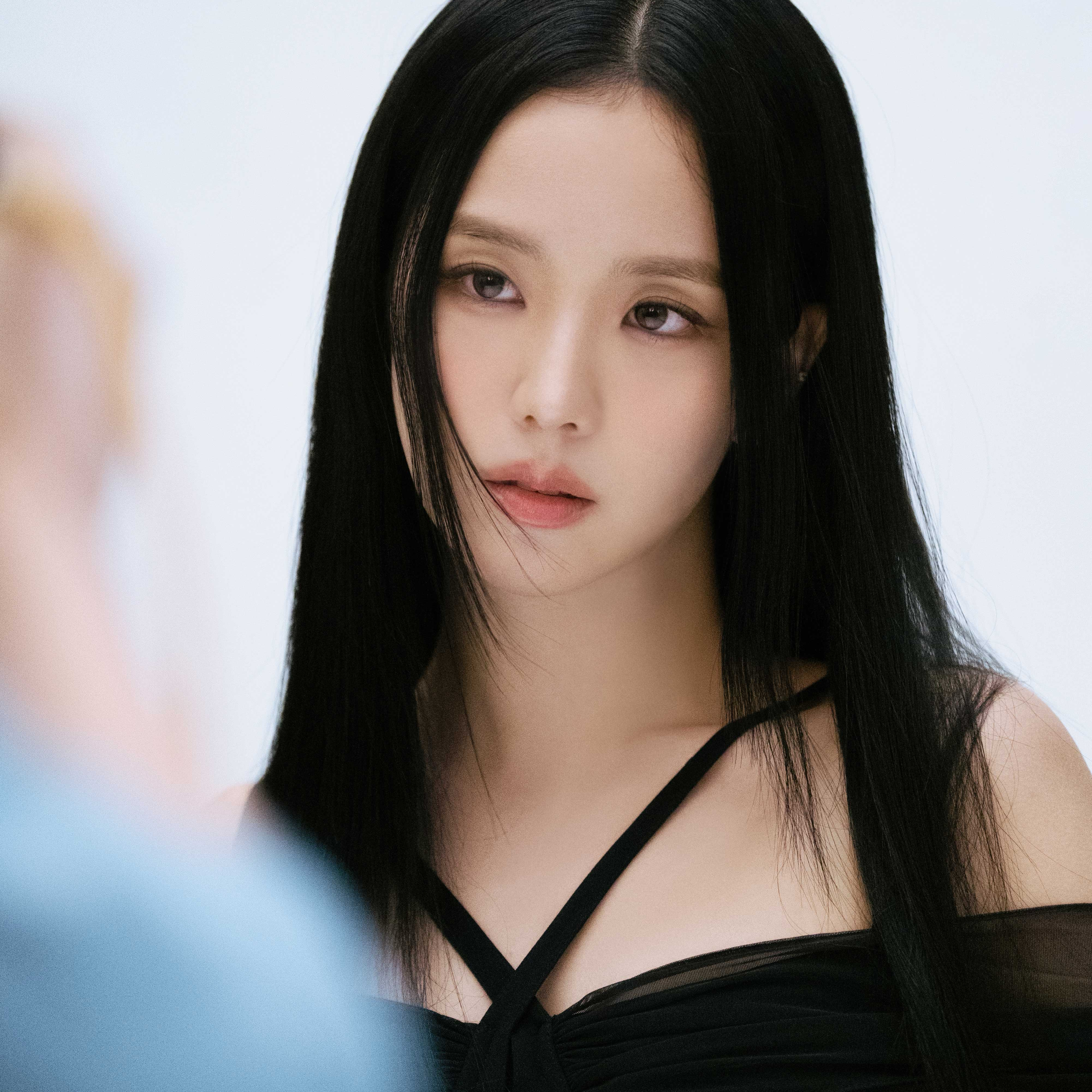 Behind-the-scenes cut of Jisoo (1995)