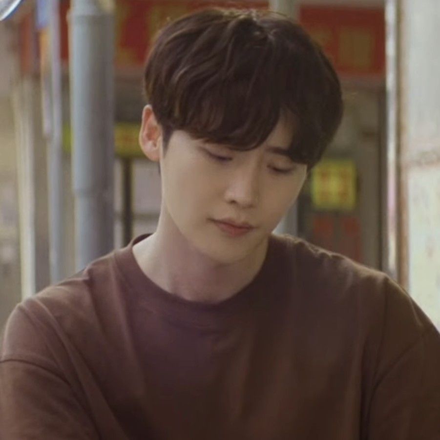 A moment captured by a fan of Lee Jongsuk